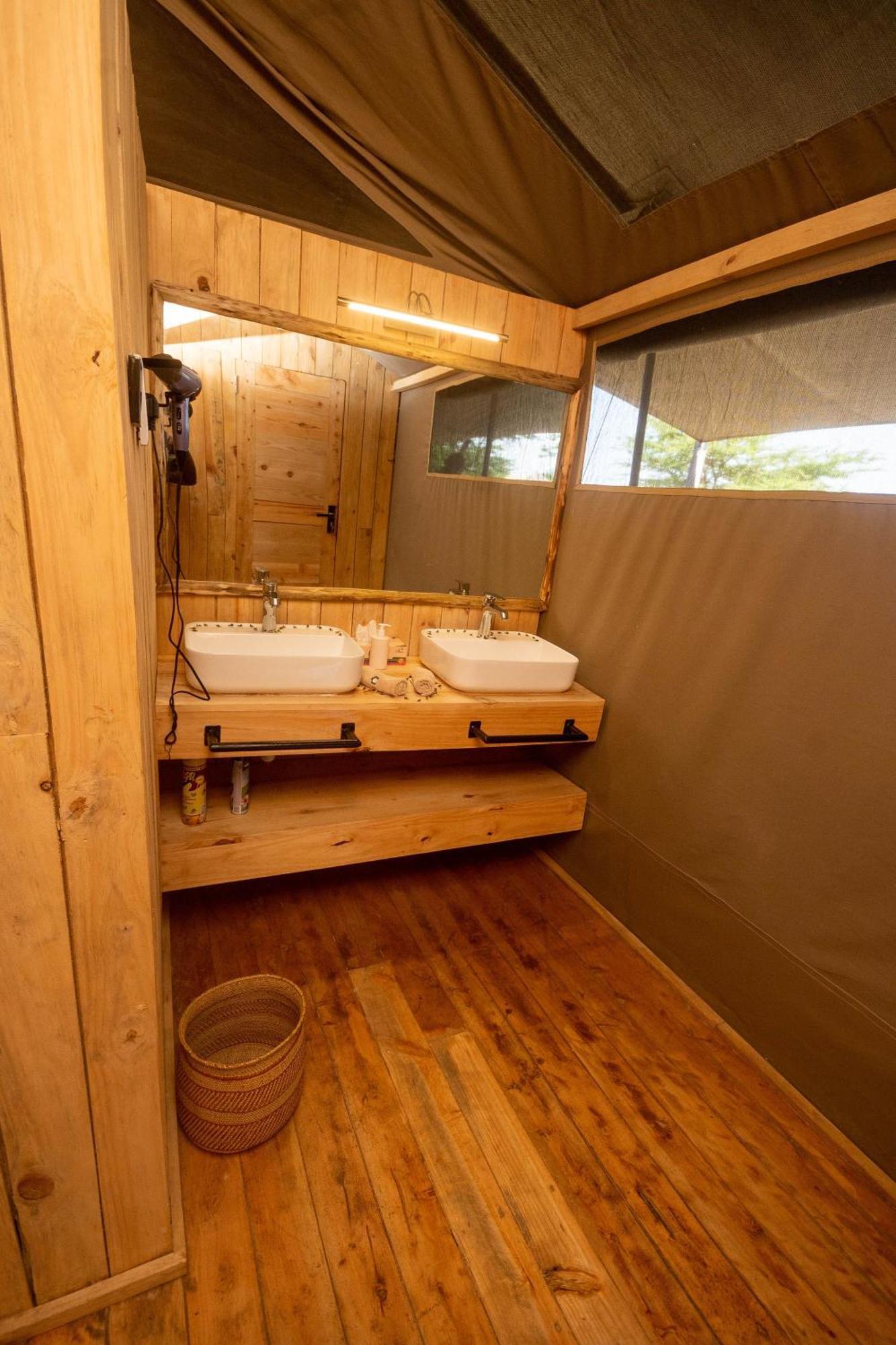 Serengeti Kifaru Tented Lodge Mugumu Ngoại thất bức ảnh